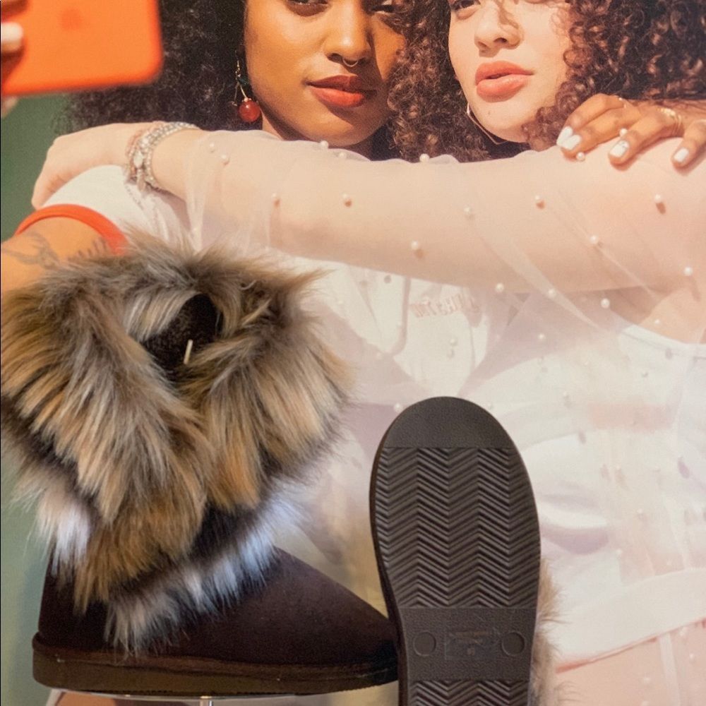 Fury and fashionable Very comfortable winter boots